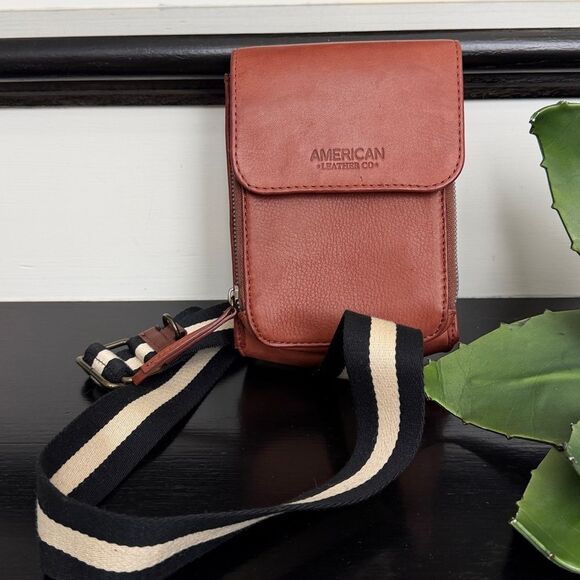 American Leather Co. Handbags - American Leather Co genuine leather crossbody shoulder purse neutral like new